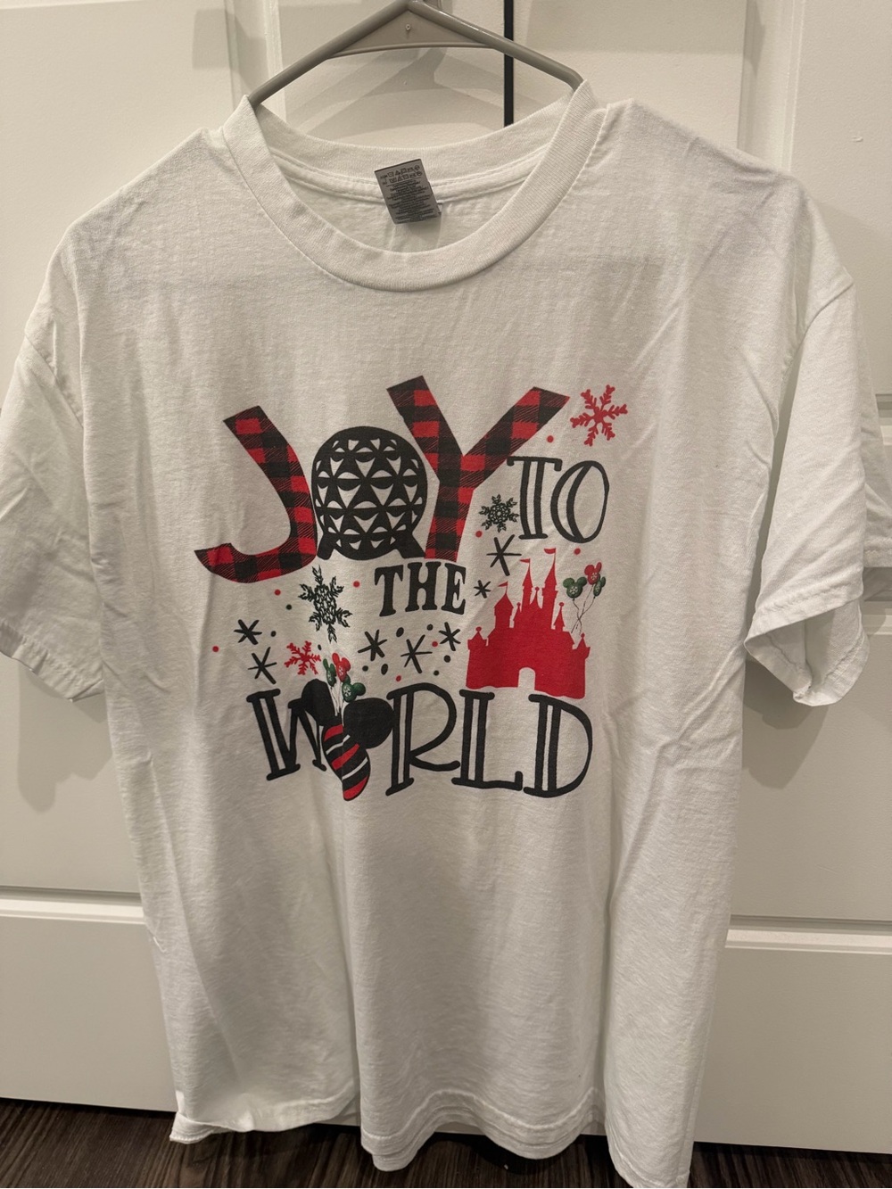 Disney 'Joy to the World' Holiday Graphic Tee